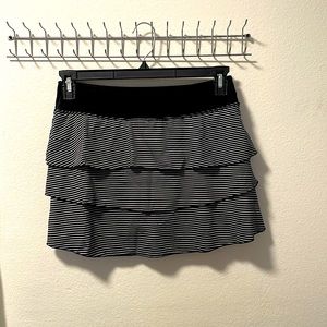 Kyodan Women's Black and White Striped Skort with Pockets Size S EUC